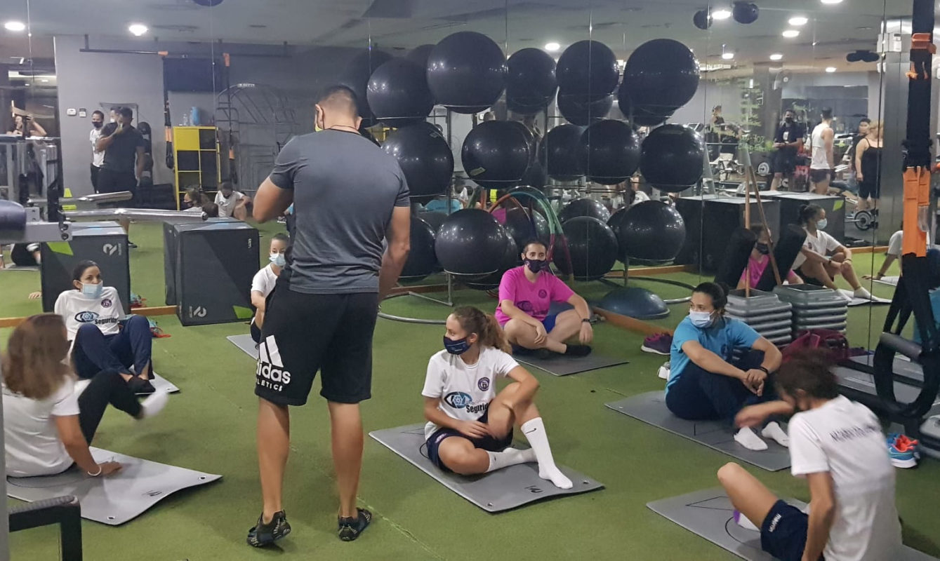 Nazareno-Dos-Hermanas-Femenino-junto-a-New-Fit-pretemporada